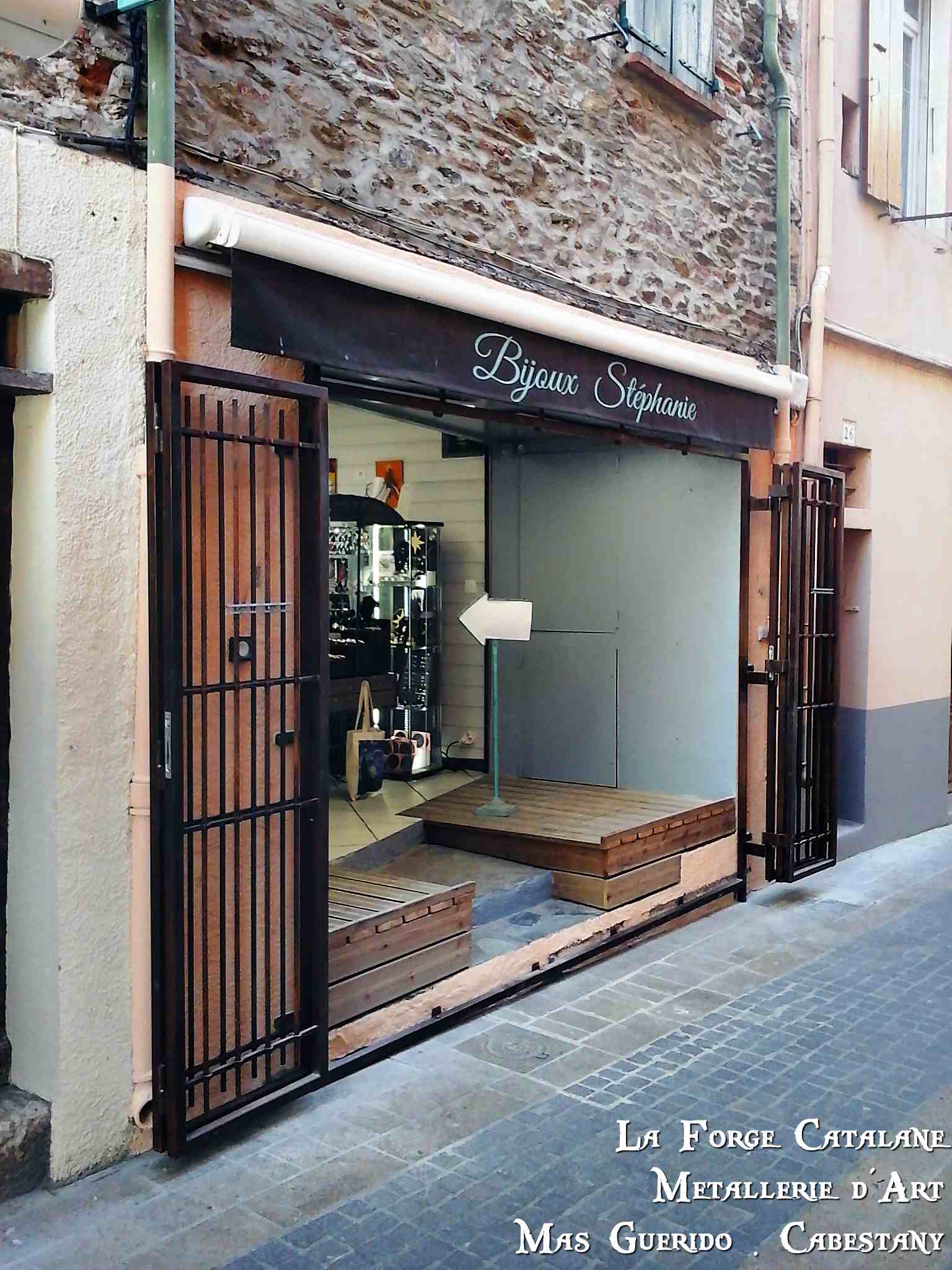 grille articulee 5 vantaux collioure trous renfle serrure 3 points forge catalane 4.jpg